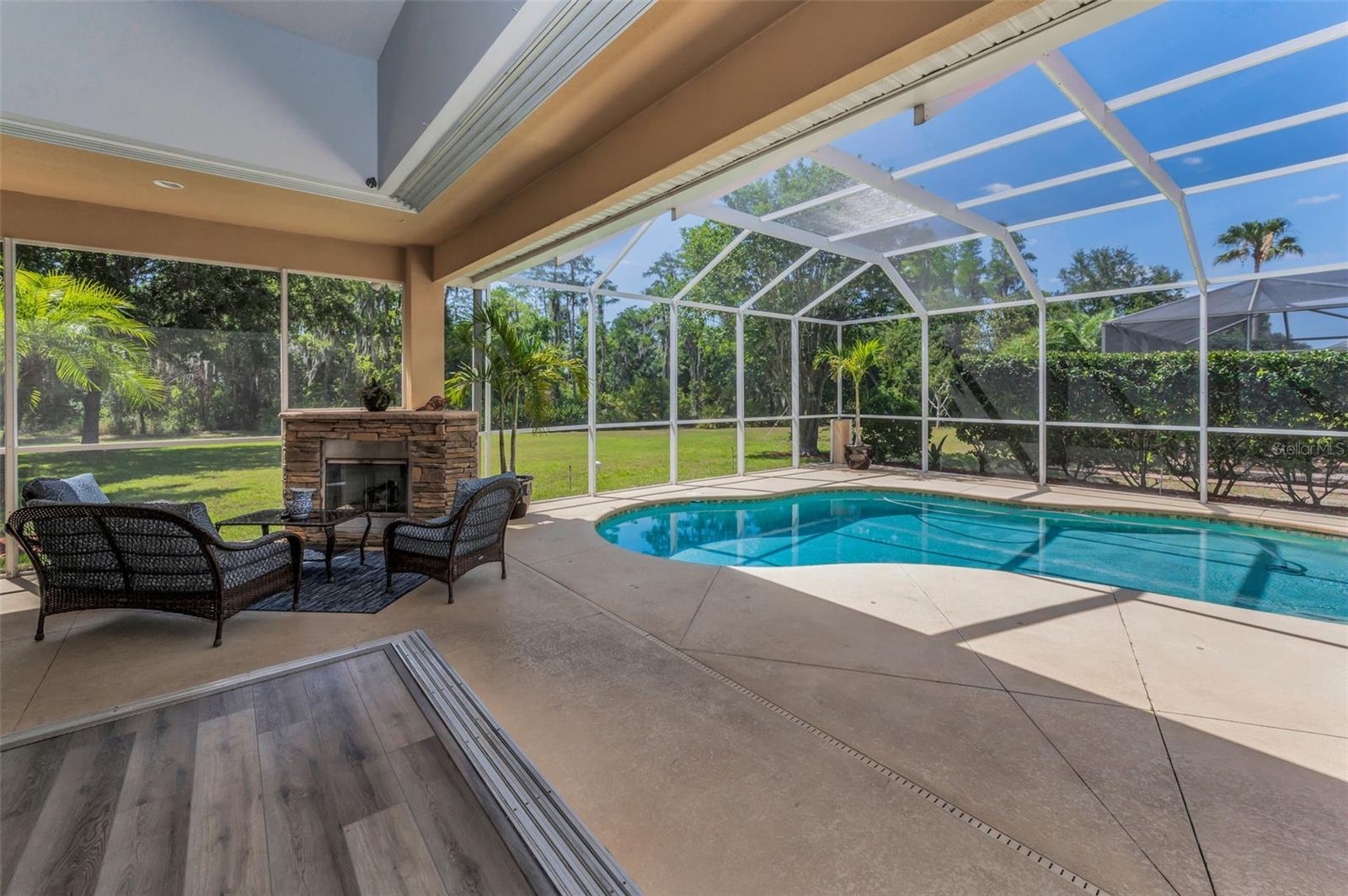 Listing photo id 37 for 1033 Tuscany Drive