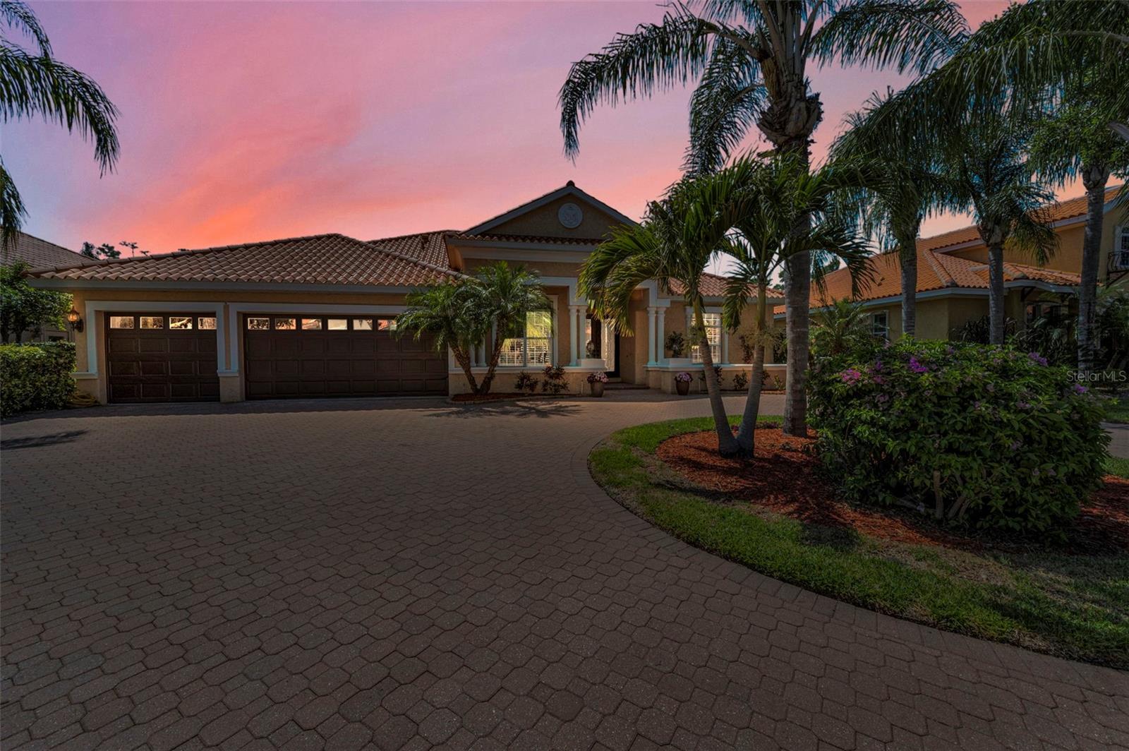 Listing photo id 2 for 1033 Tuscany Drive