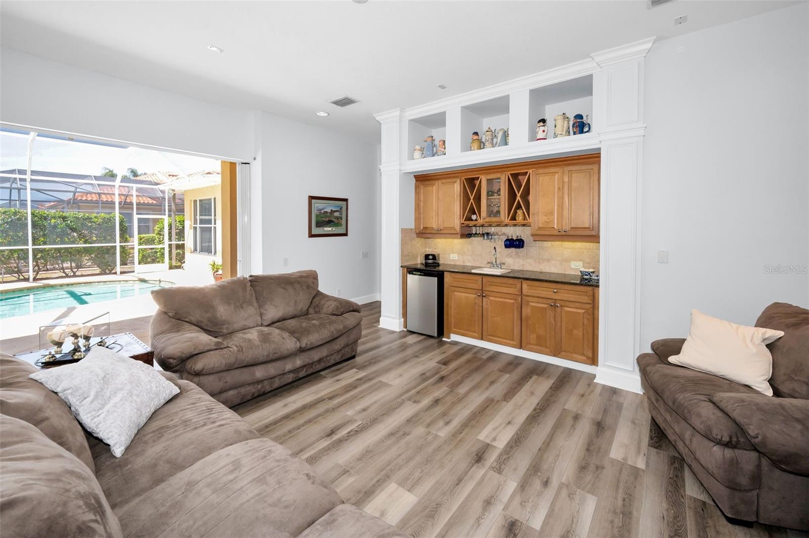 Listing photo id 40 for 1033 Tuscany Drive