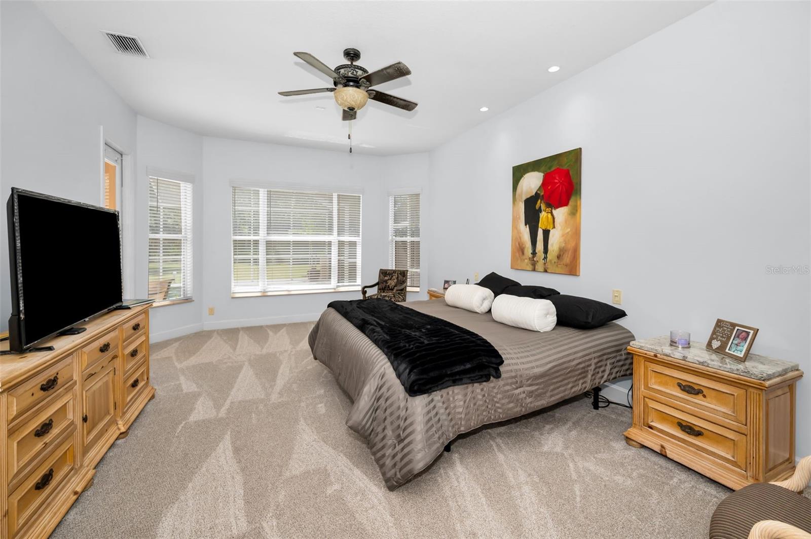 Listing photo id 41 for 1033 Tuscany Drive