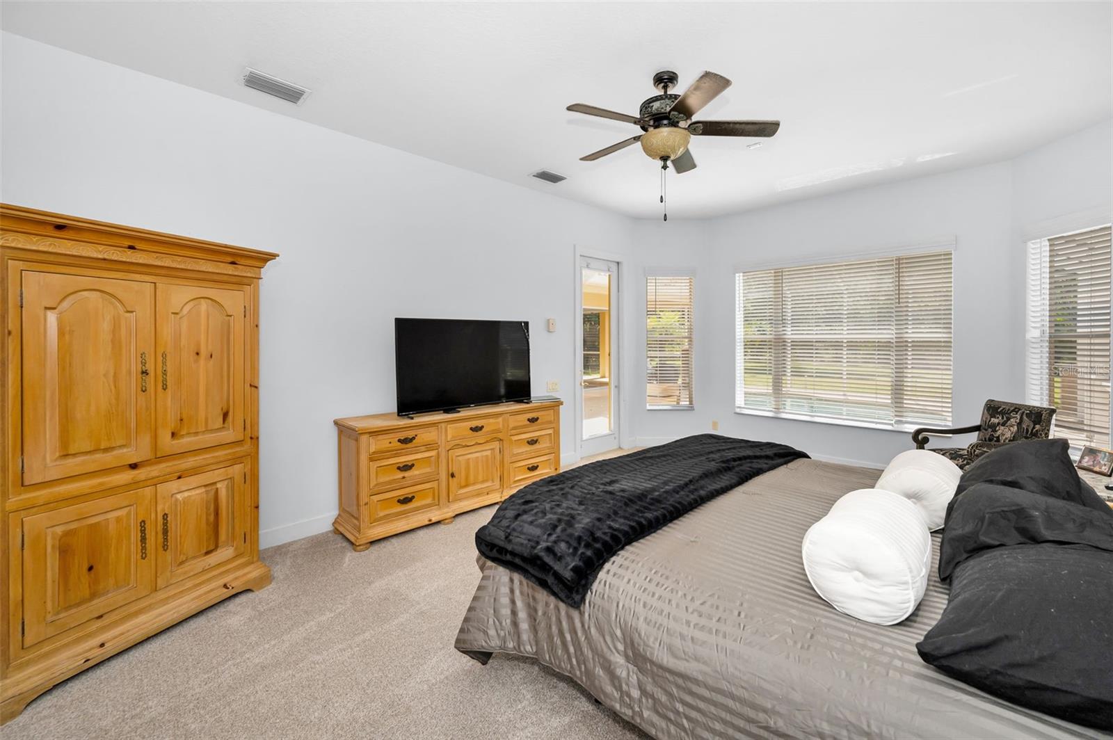 Listing photo id 43 for 1033 Tuscany Drive