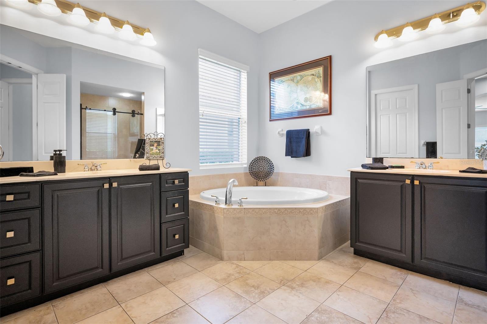 Listing photo id 45 for 1033 Tuscany Drive