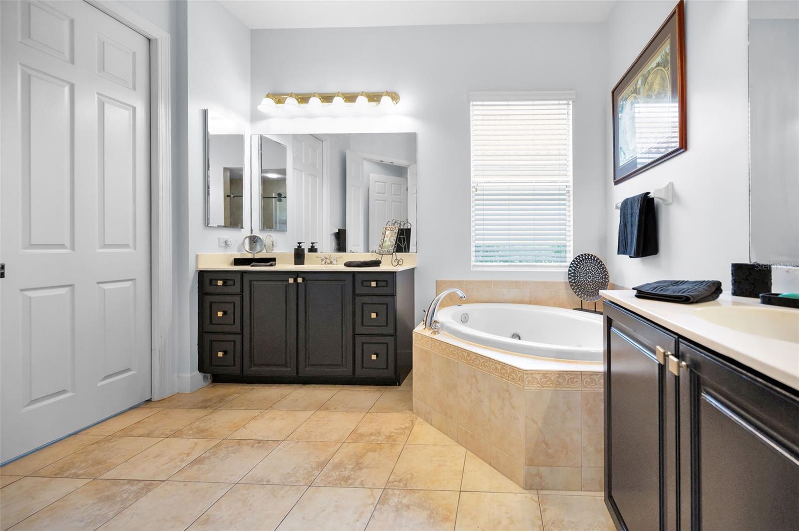 Listing photo id 49 for 1033 Tuscany Drive