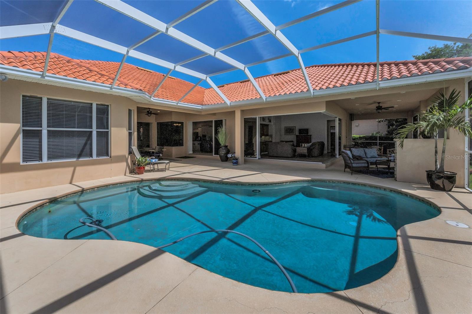 Listing photo id 7 for 1033 Tuscany Drive