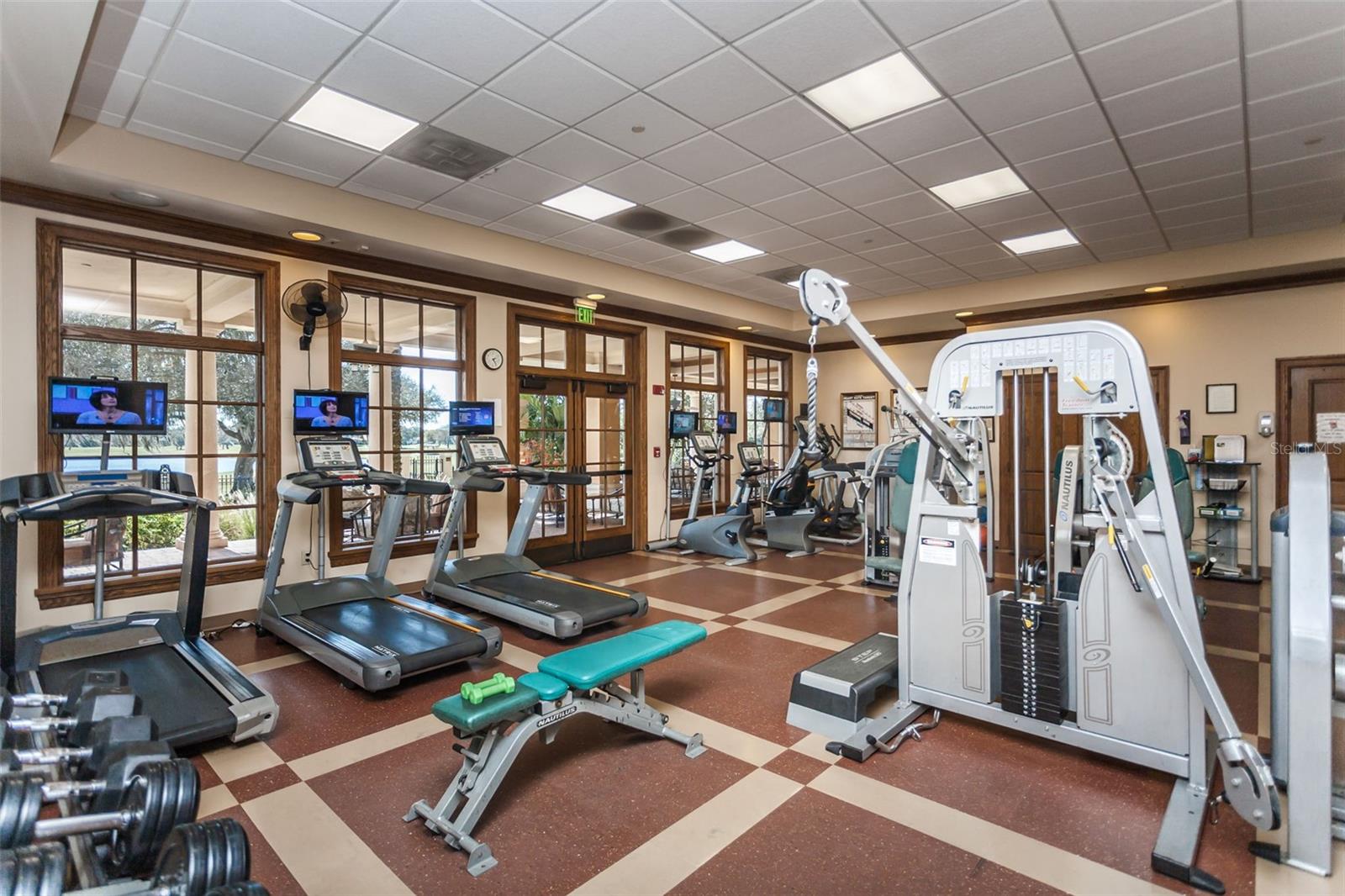 Listing photo id 94 for 1033 Tuscany Drive