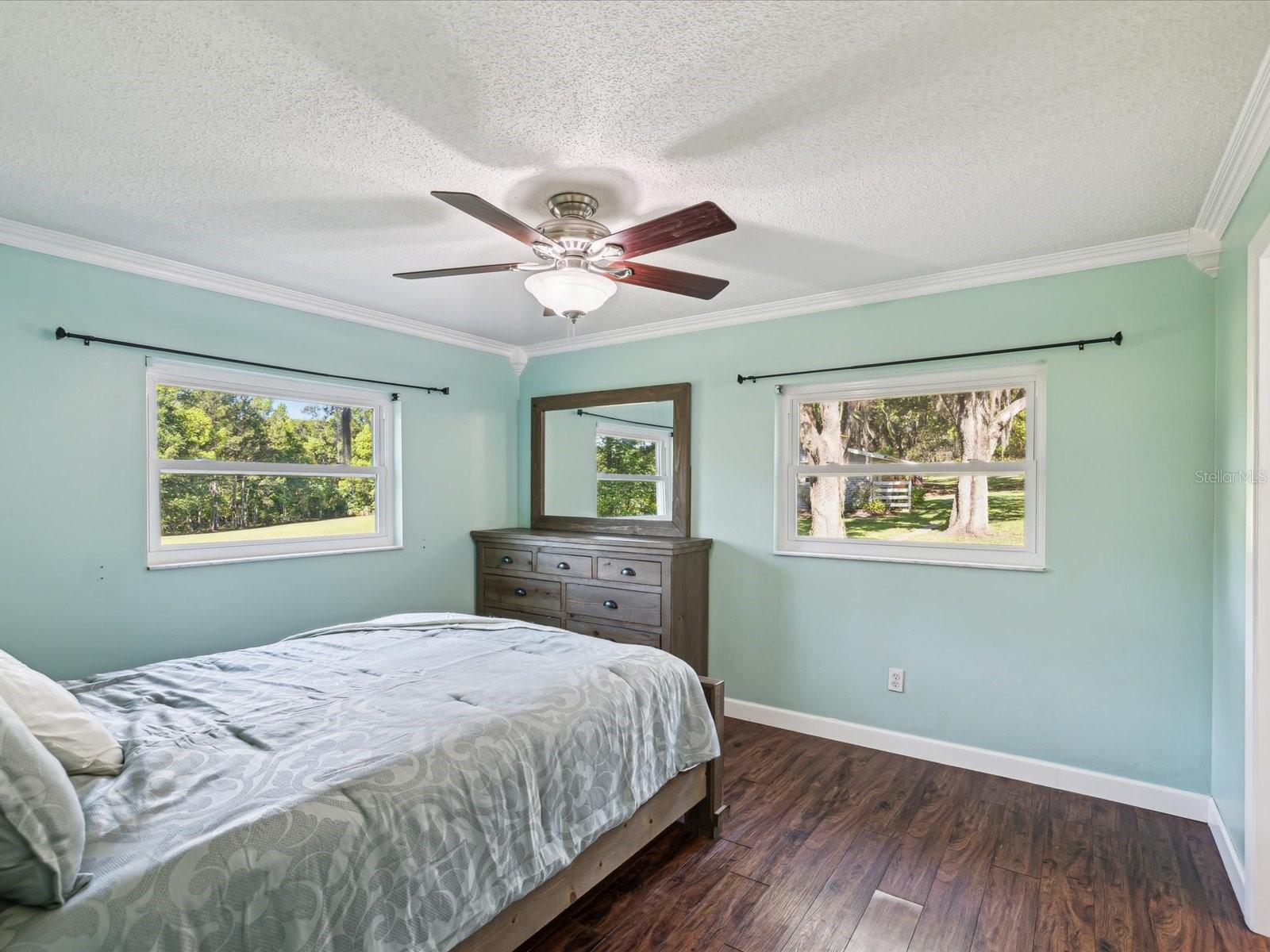 Image 16 of 53 For 196 Lark Avenue