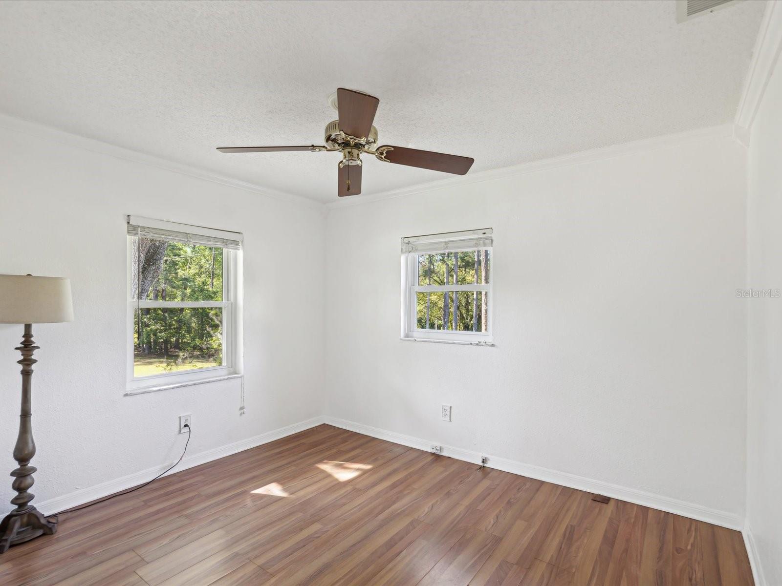 Image 20 of 53 For 196 Lark Avenue