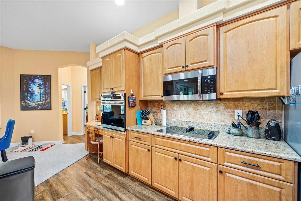 Listing photo id 14 for 39 Linder Street