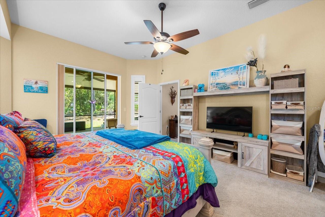 Listing photo id 22 for 39 Linder Street