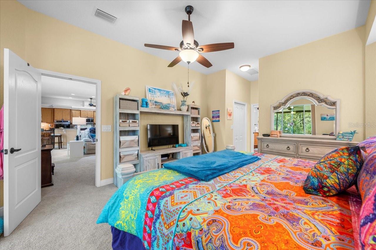 Listing photo id 23 for 39 Linder Street