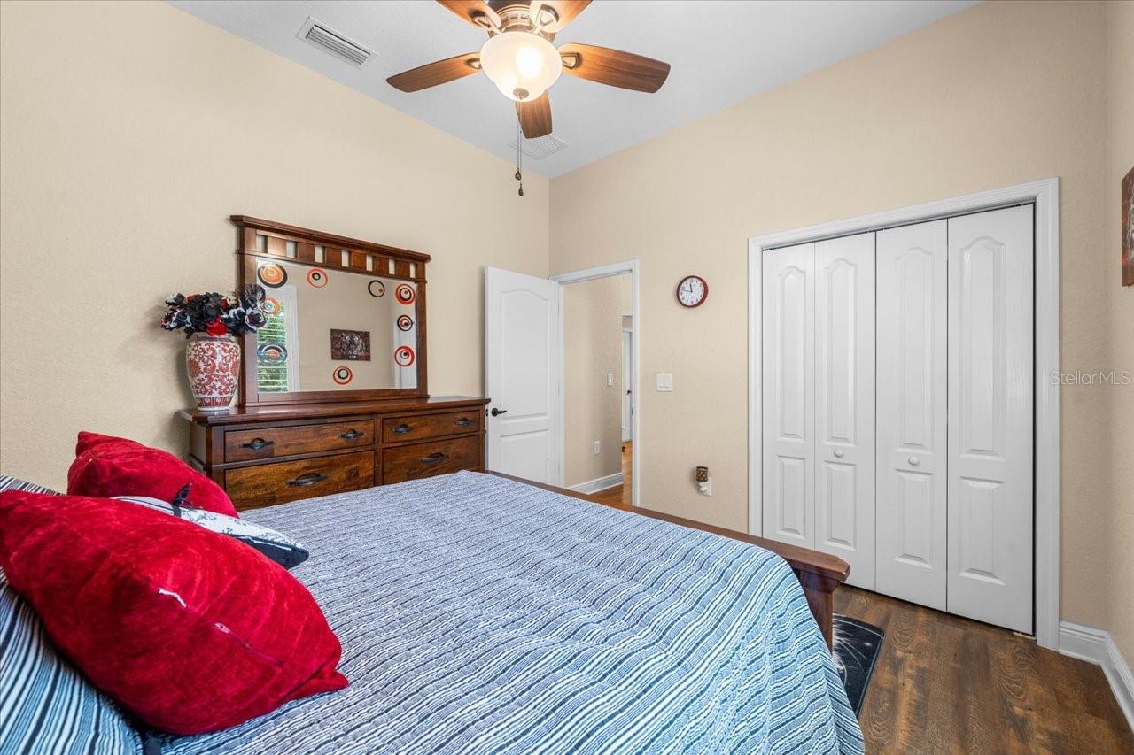 Listing photo id 27 for 39 Linder Street