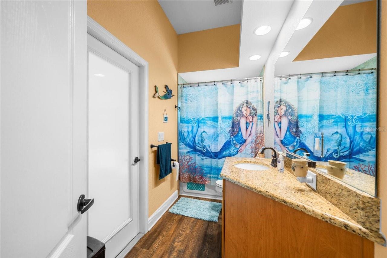 Listing photo id 28 for 39 Linder Street
