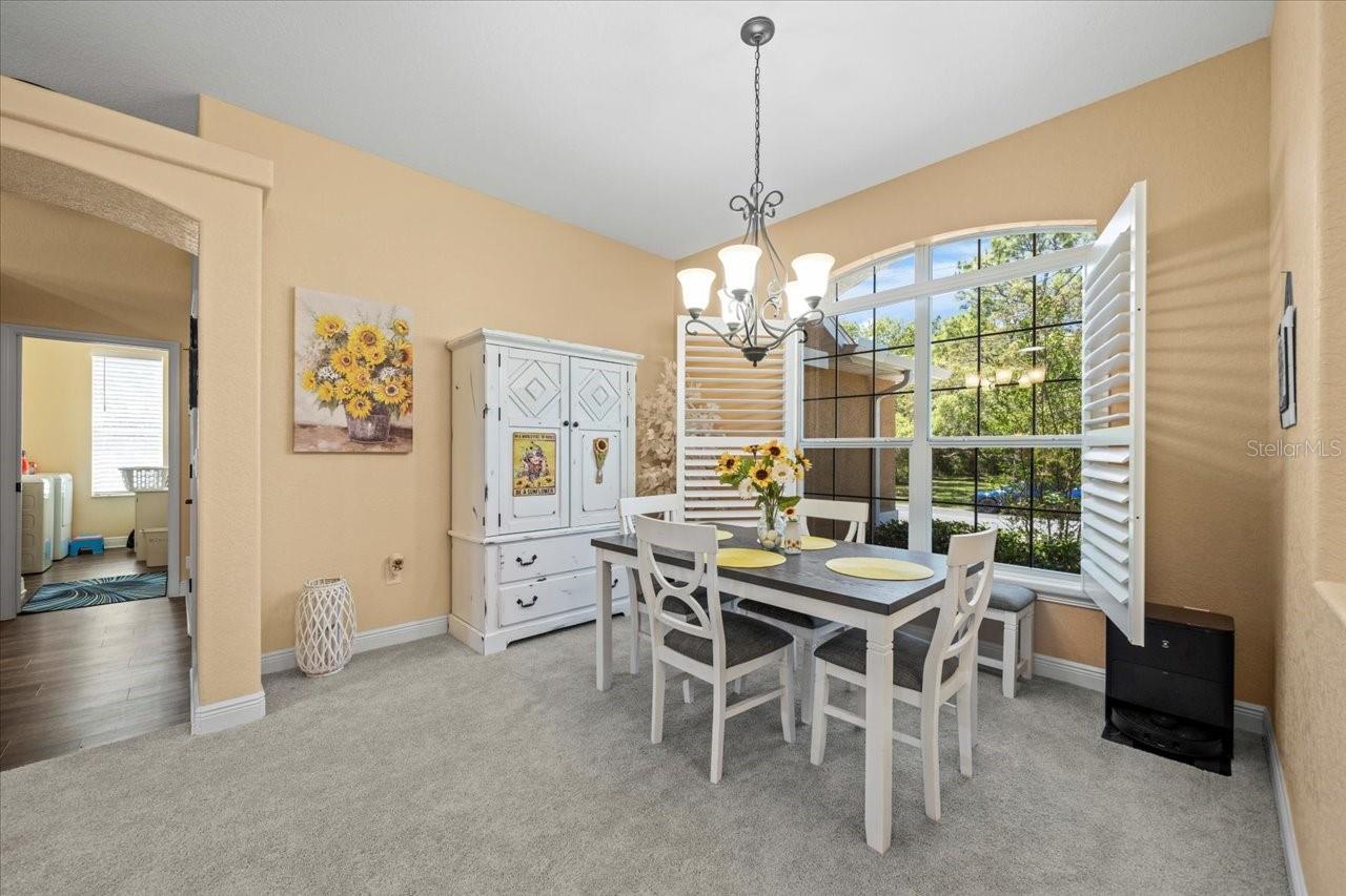 Listing photo id 3 for 39 Linder Street