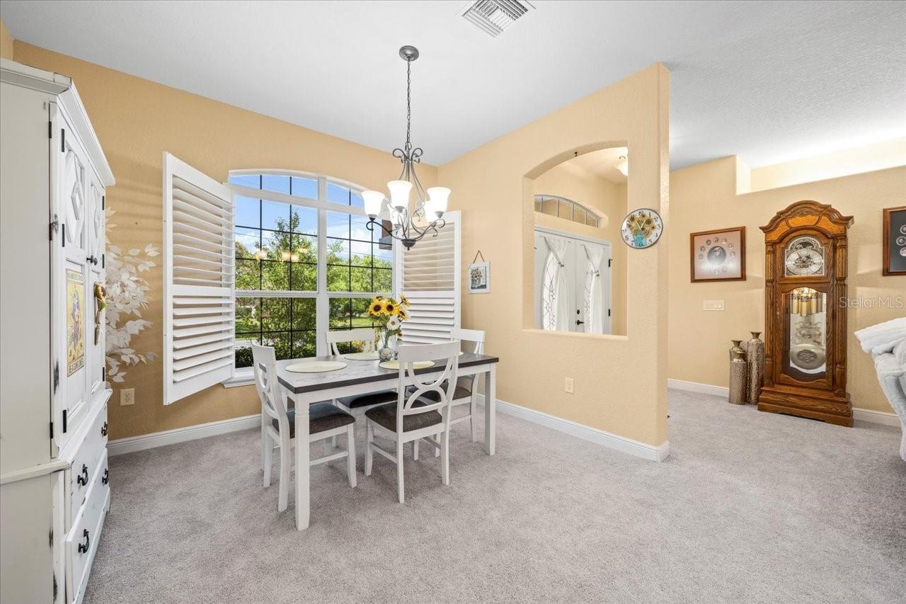 Listing photo id 5 for 39 Linder Street