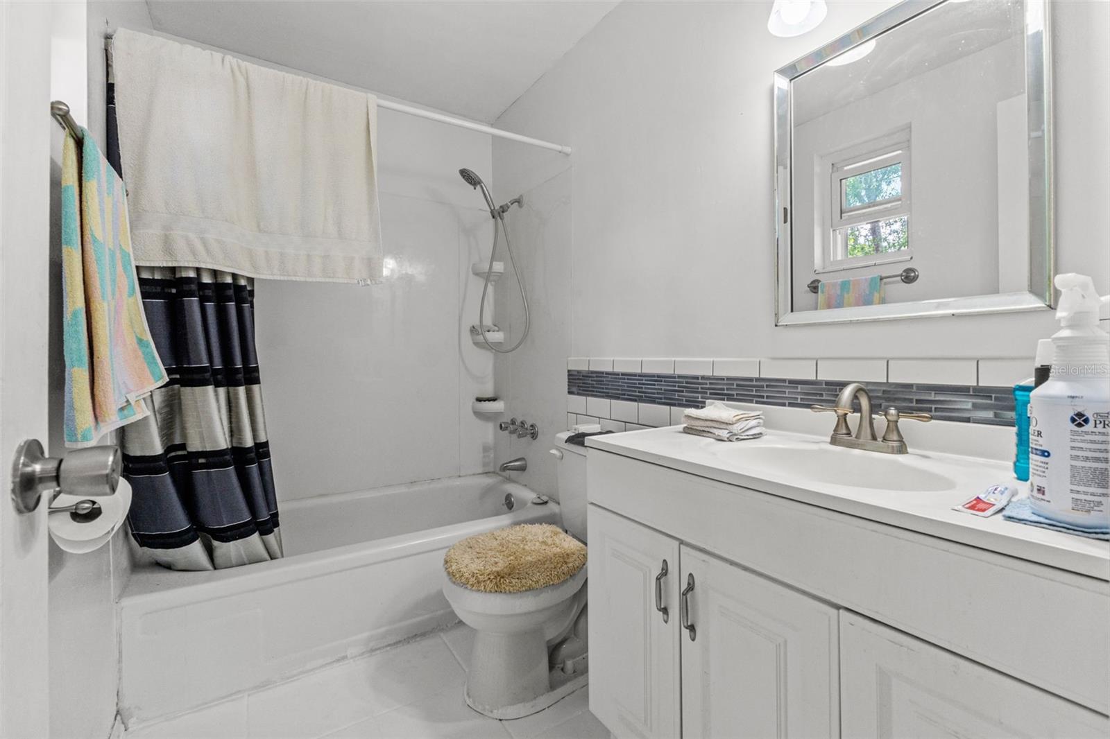 Image 17 of 26 For 9640 Northcliffe Boulevard