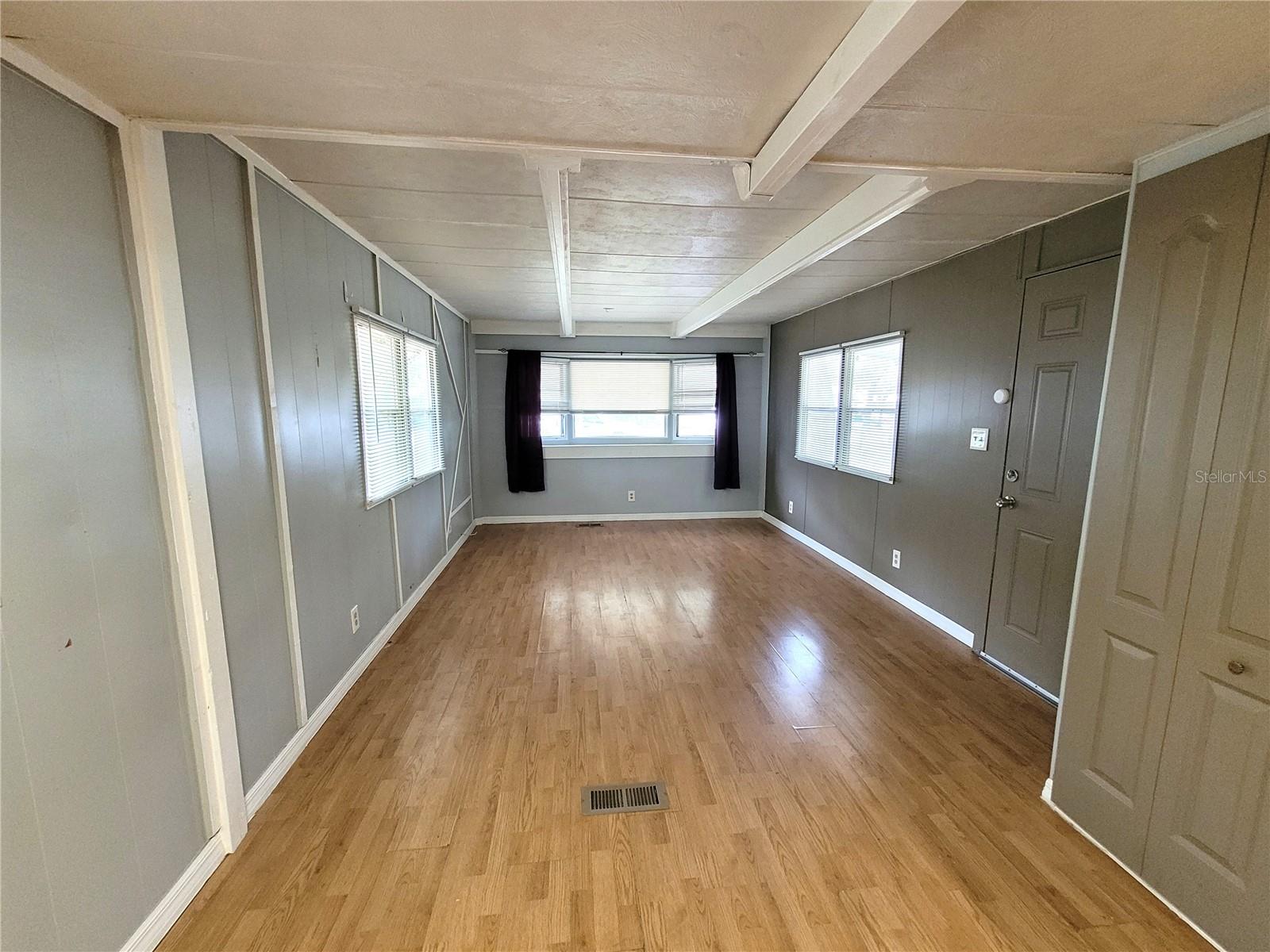 Image 11 of 39 For 9441 Teak Street