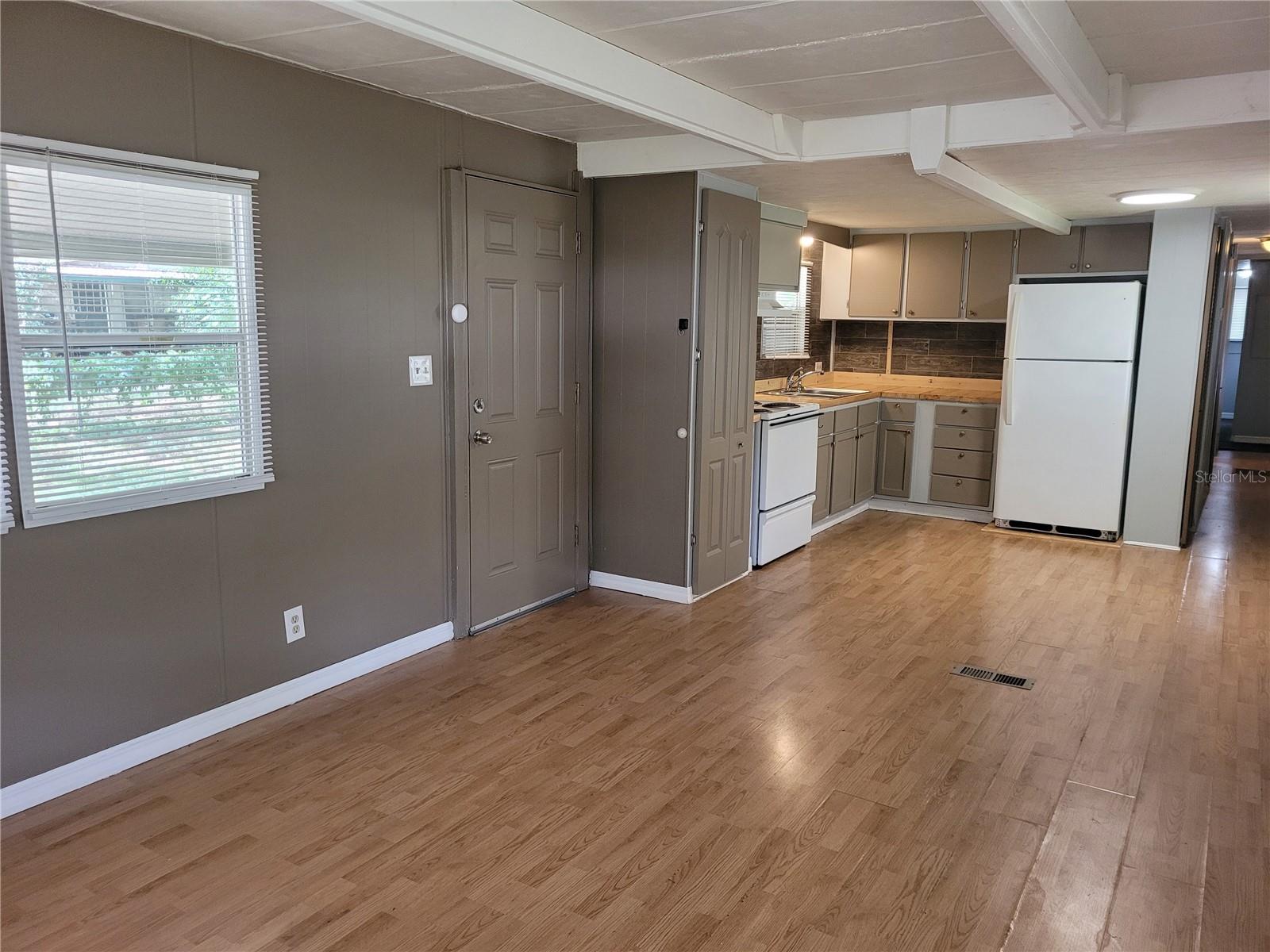 Image 12 of 39 For 9441 Teak Street