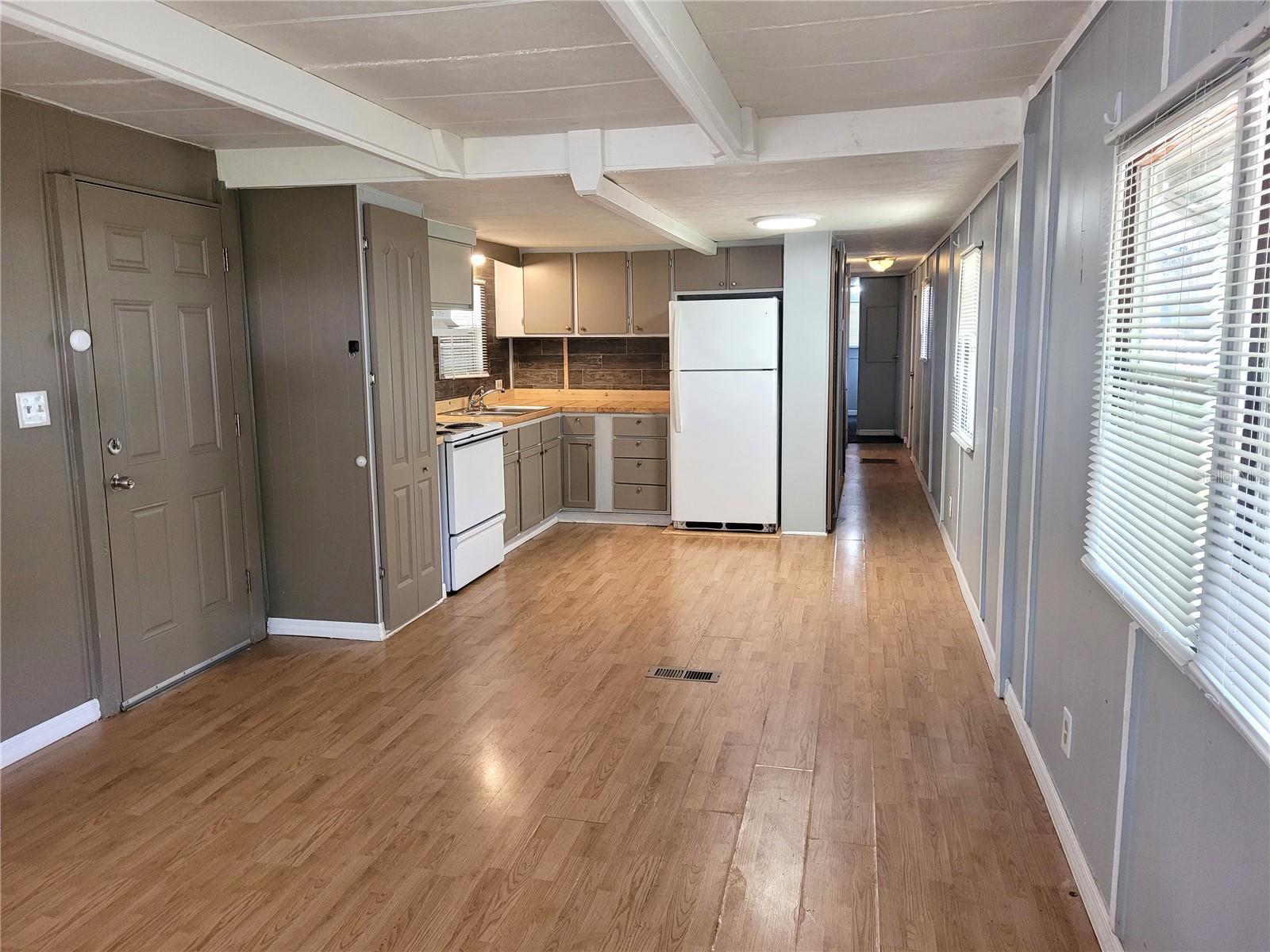 Image 14 of 39 For 9441 Teak Street