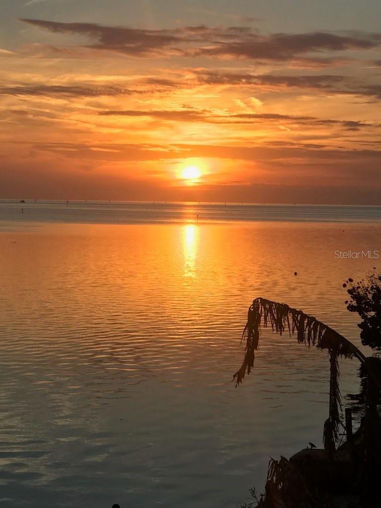 Listing photo id 40 for 6622 Seaview Boulevard