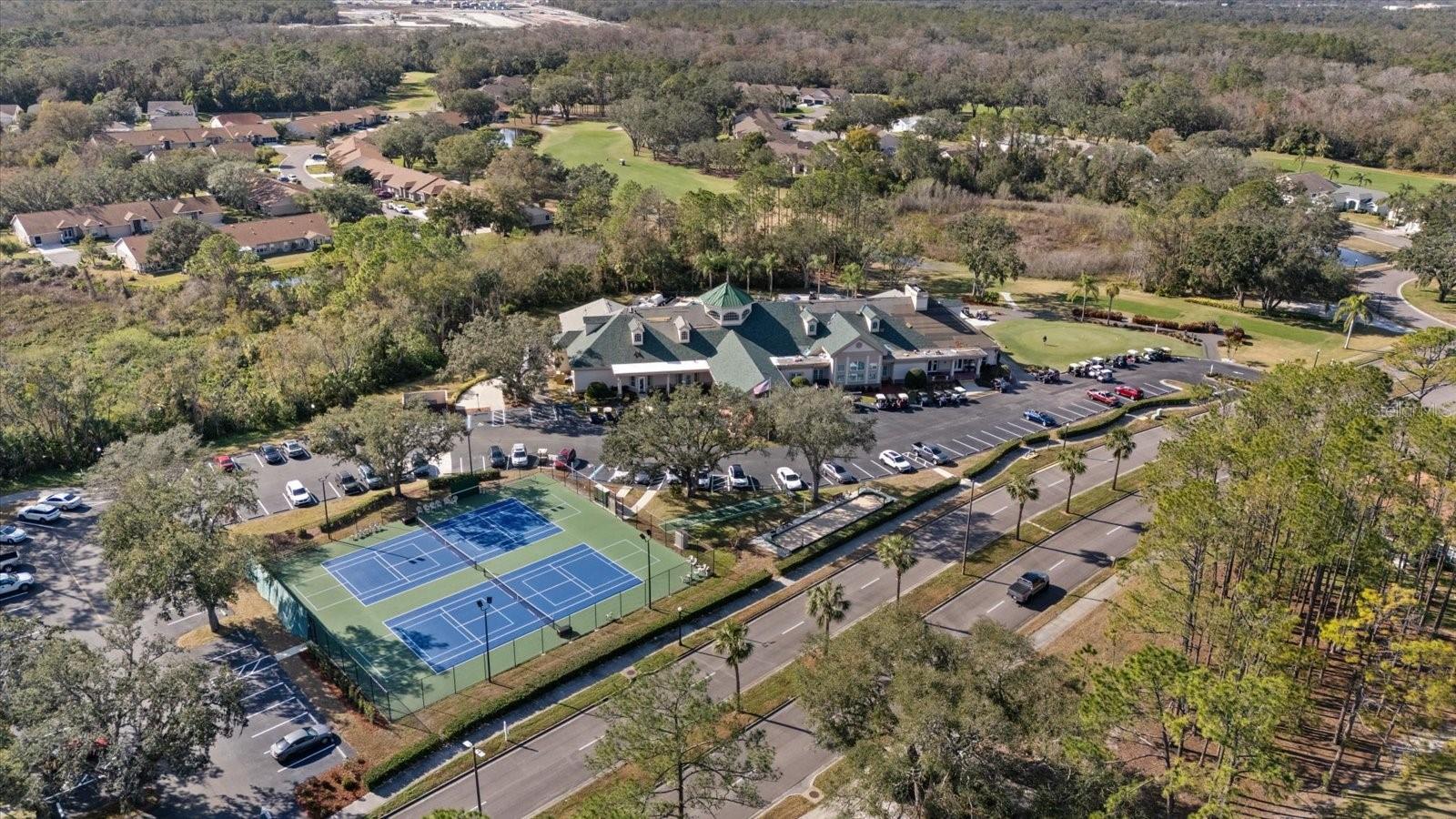 Listing photo id 8 for 9652 Oakwood Hills Court