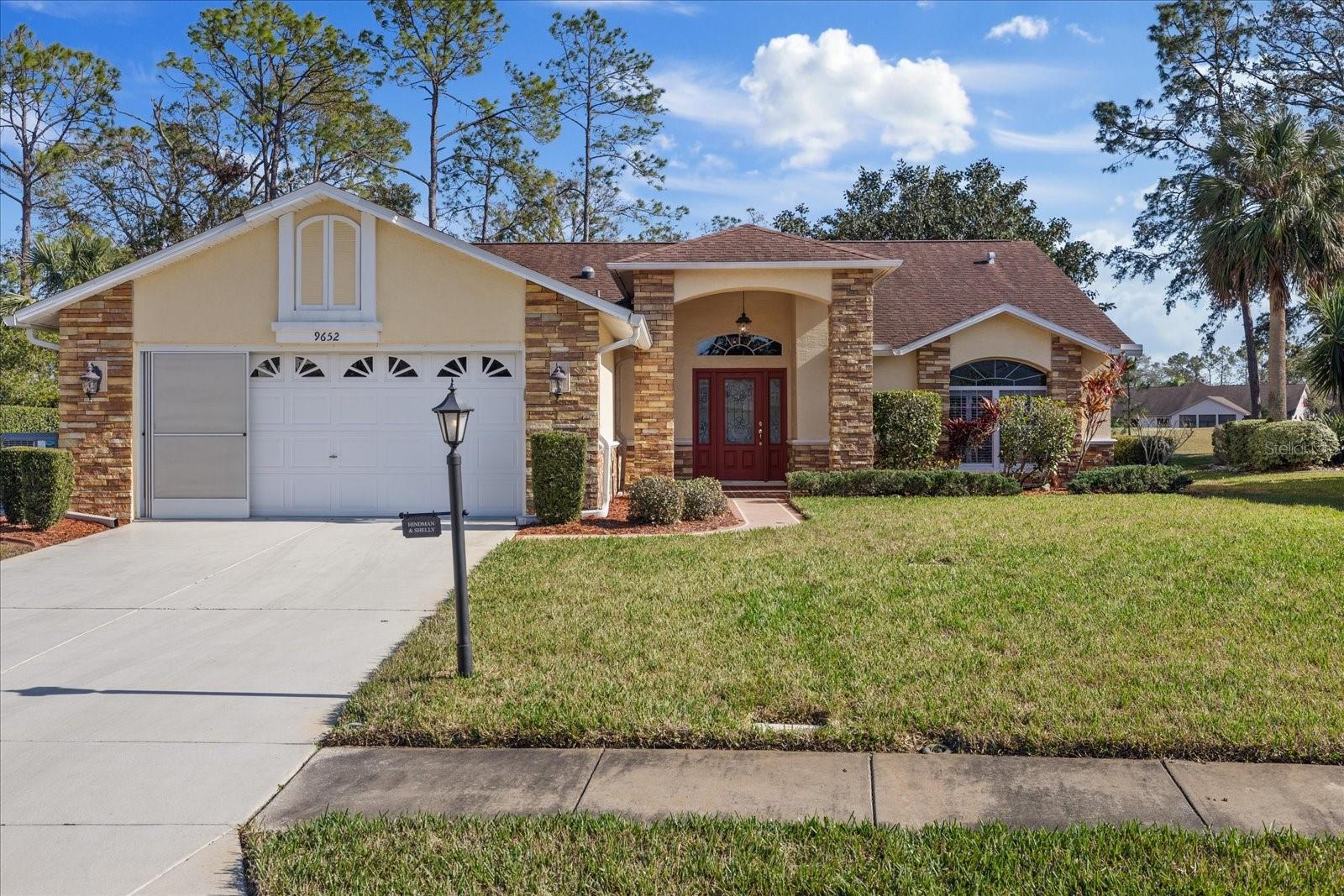 Listing photo id 11 for 9652 Oakwood Hills Court