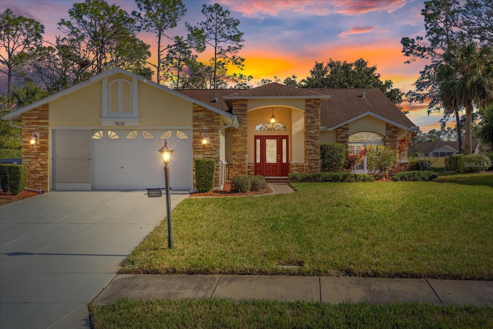 Listing photo id 12 for 9652 Oakwood Hills Court