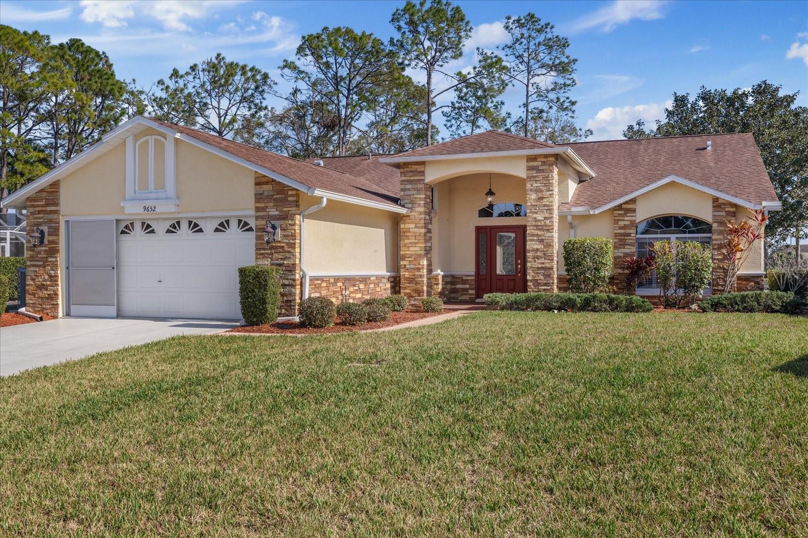Listing photo id 13 for 9652 Oakwood Hills Court