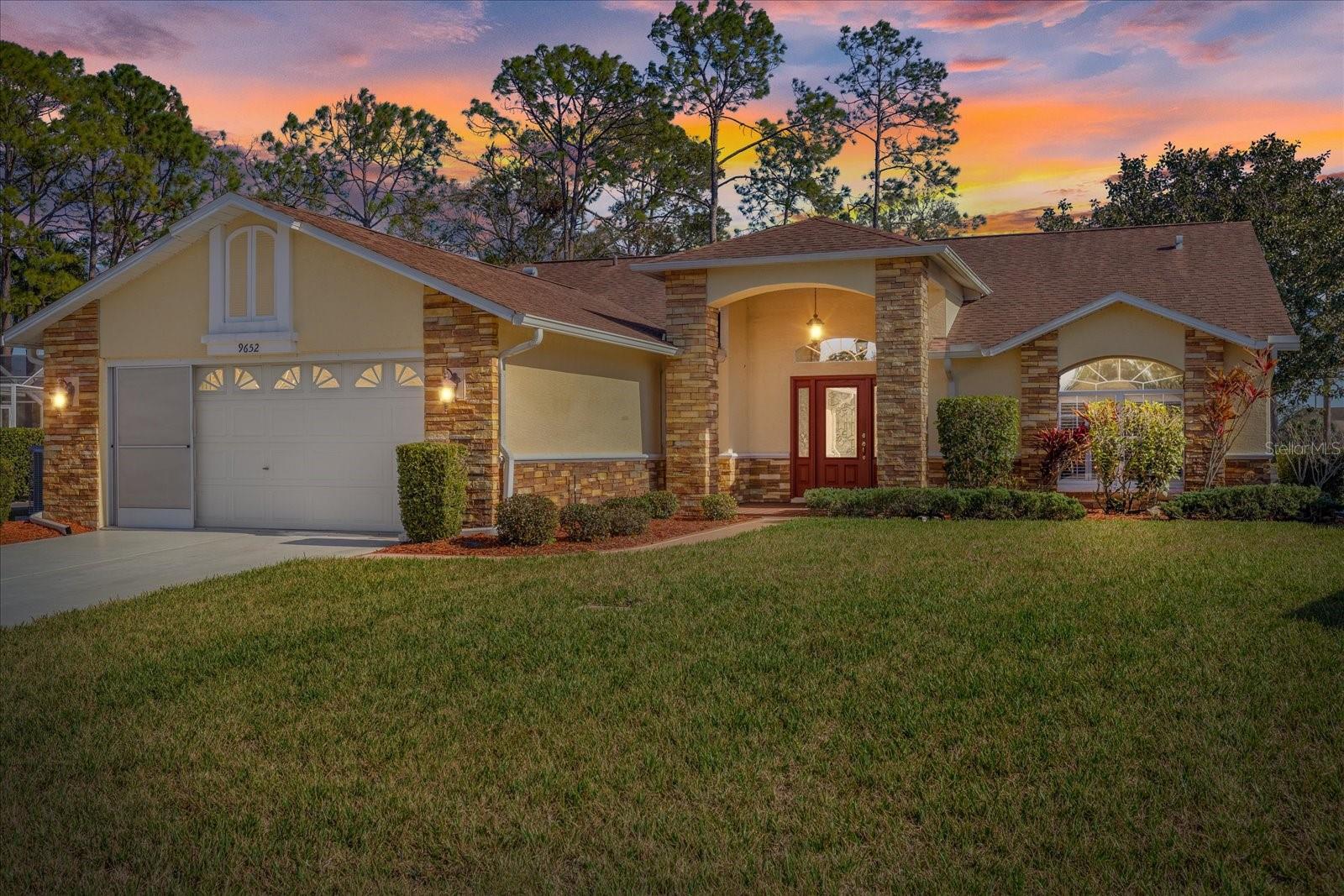 Listing photo id 14 for 9652 Oakwood Hills Court