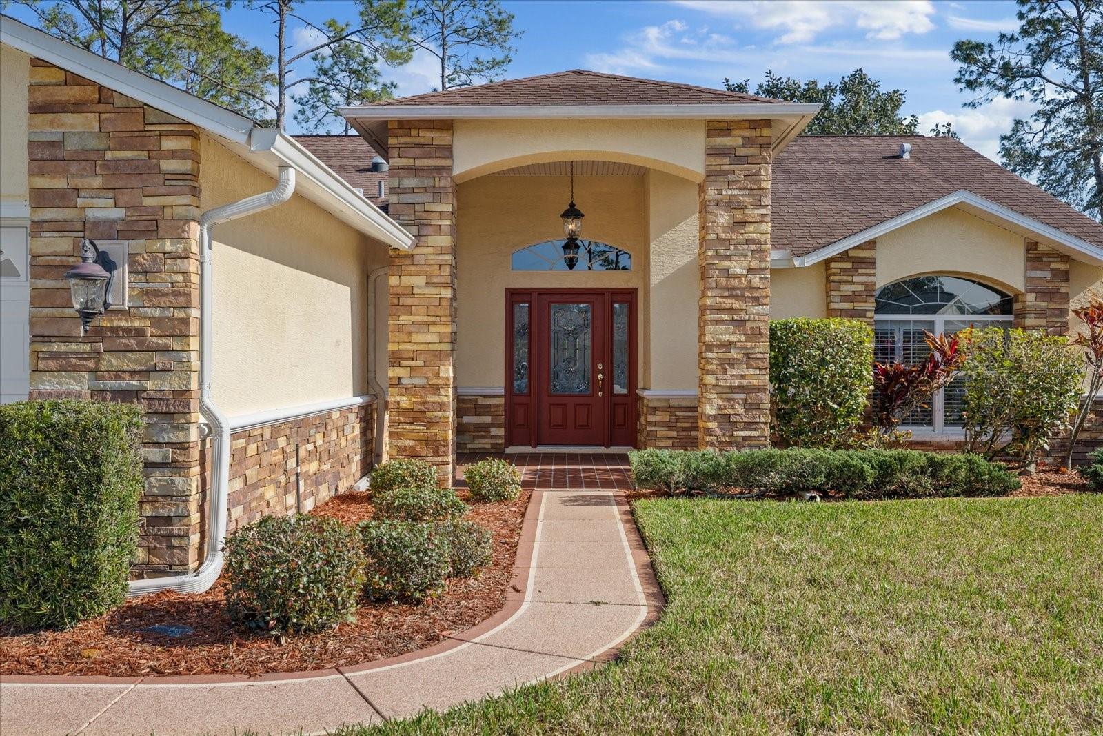 Listing photo id 15 for 9652 Oakwood Hills Court