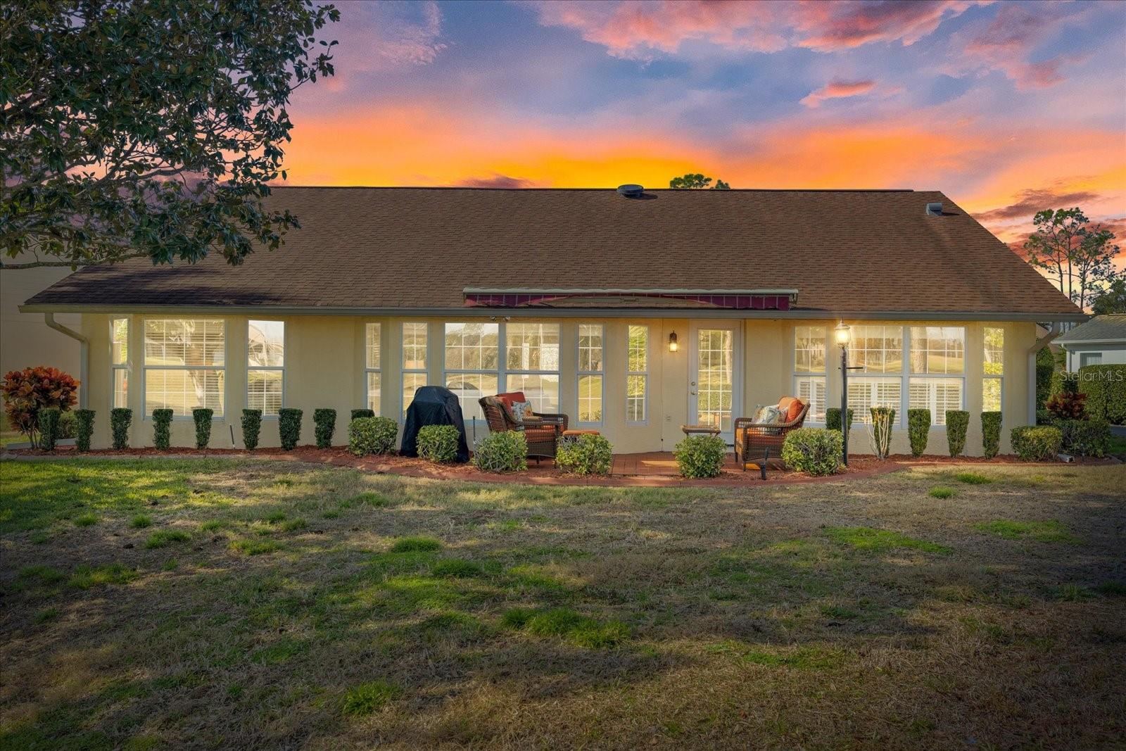 Listing photo id 17 for 9652 Oakwood Hills Court