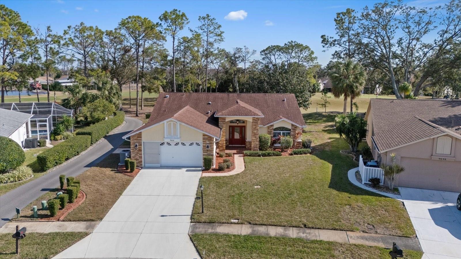 Listing photo id 0 for 9652 Oakwood Hills Court