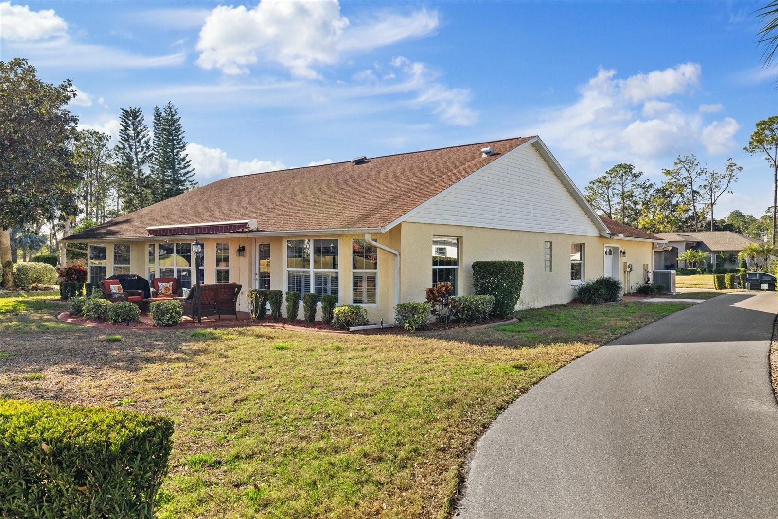 Listing photo id 18 for 9652 Oakwood Hills Court