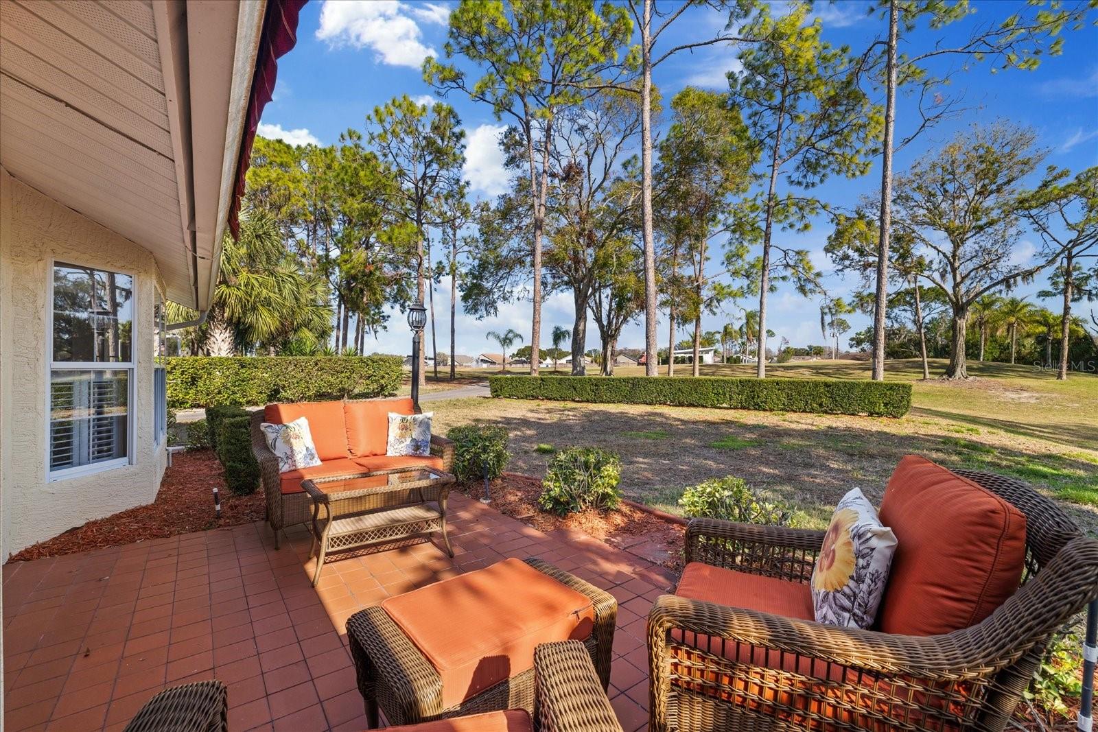 Listing photo id 19 for 9652 Oakwood Hills Court