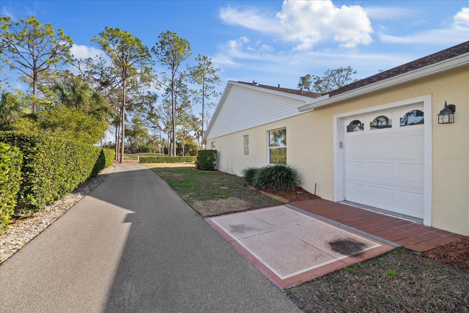 Listing photo id 23 for 9652 Oakwood Hills Court