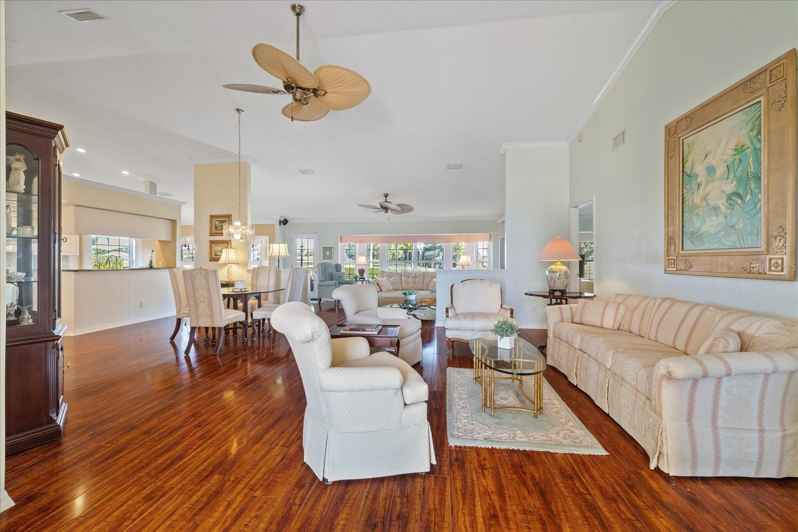 Listing photo id 24 for 9652 Oakwood Hills Court