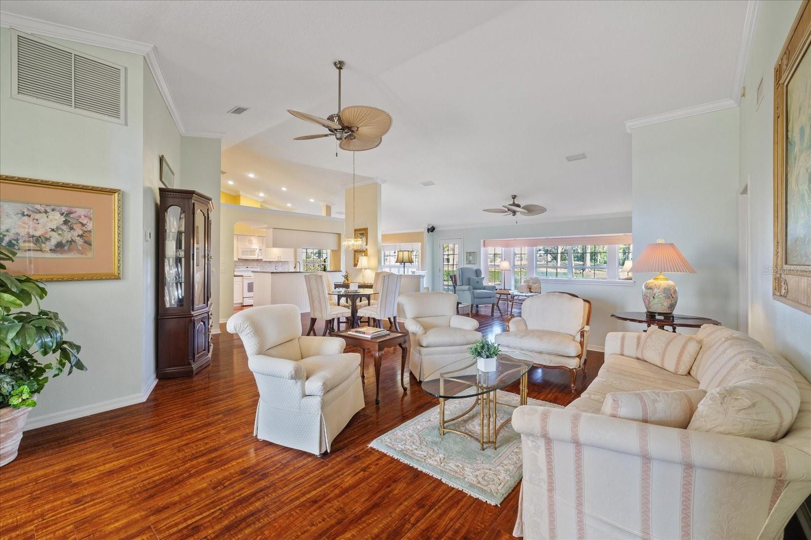 Listing photo id 27 for 9652 Oakwood Hills Court