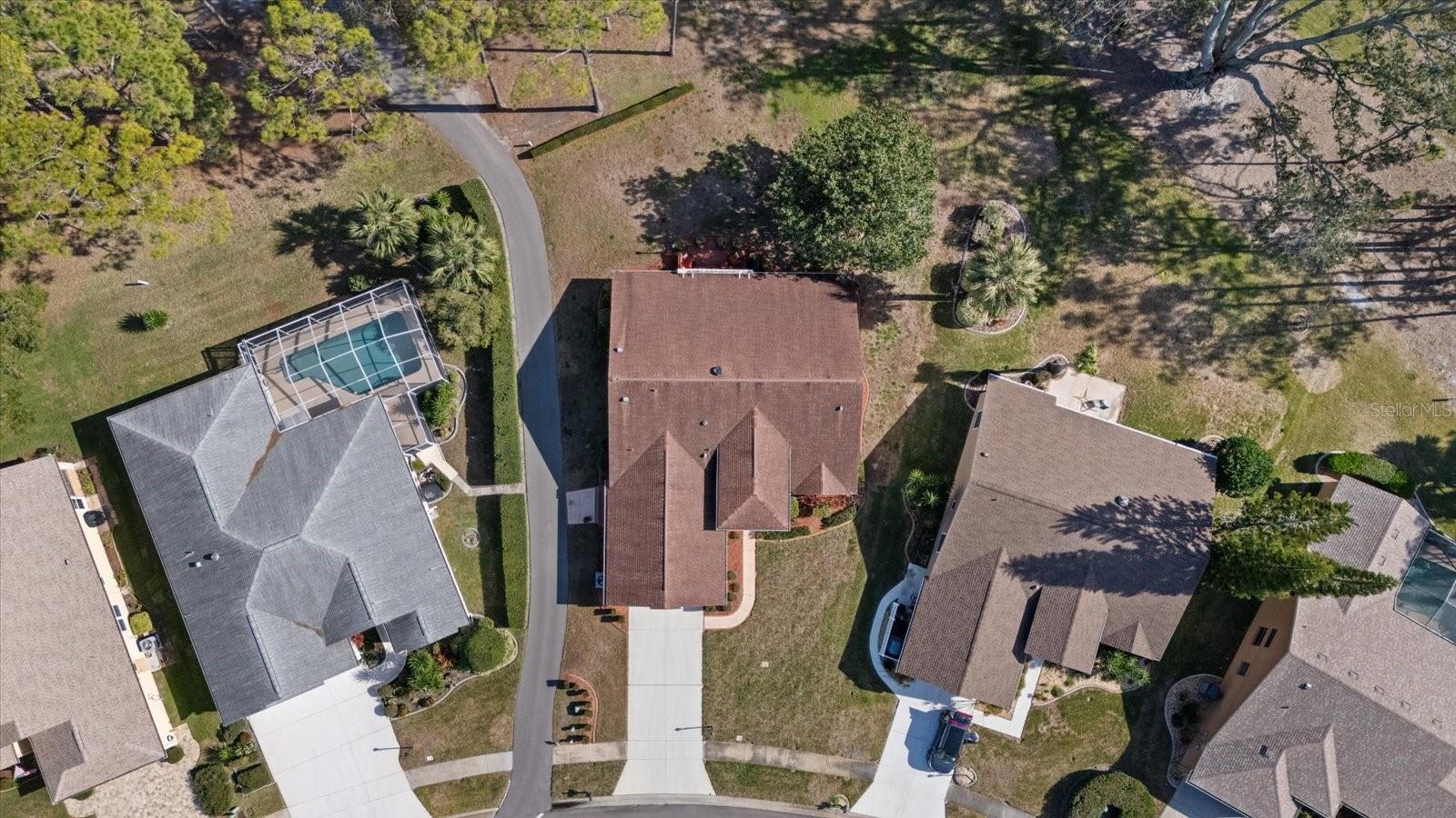 Listing photo id 1 for 9652 Oakwood Hills Court