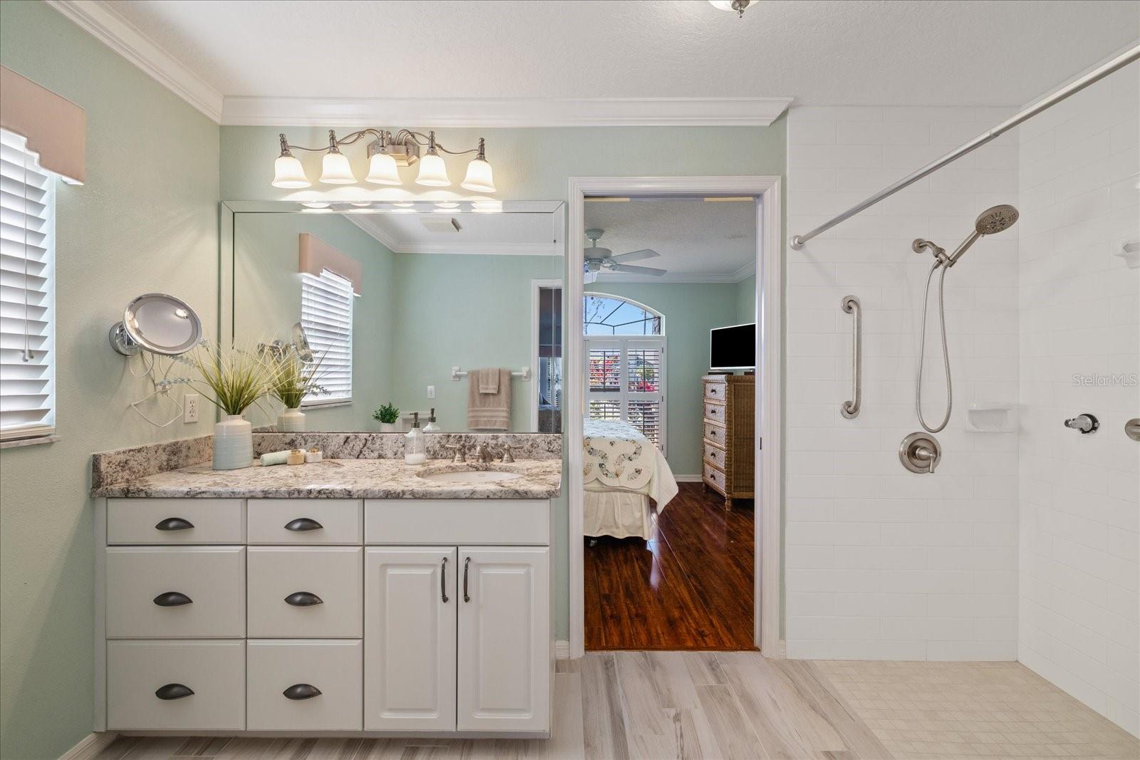 Listing photo id 30 for 9652 Oakwood Hills Court