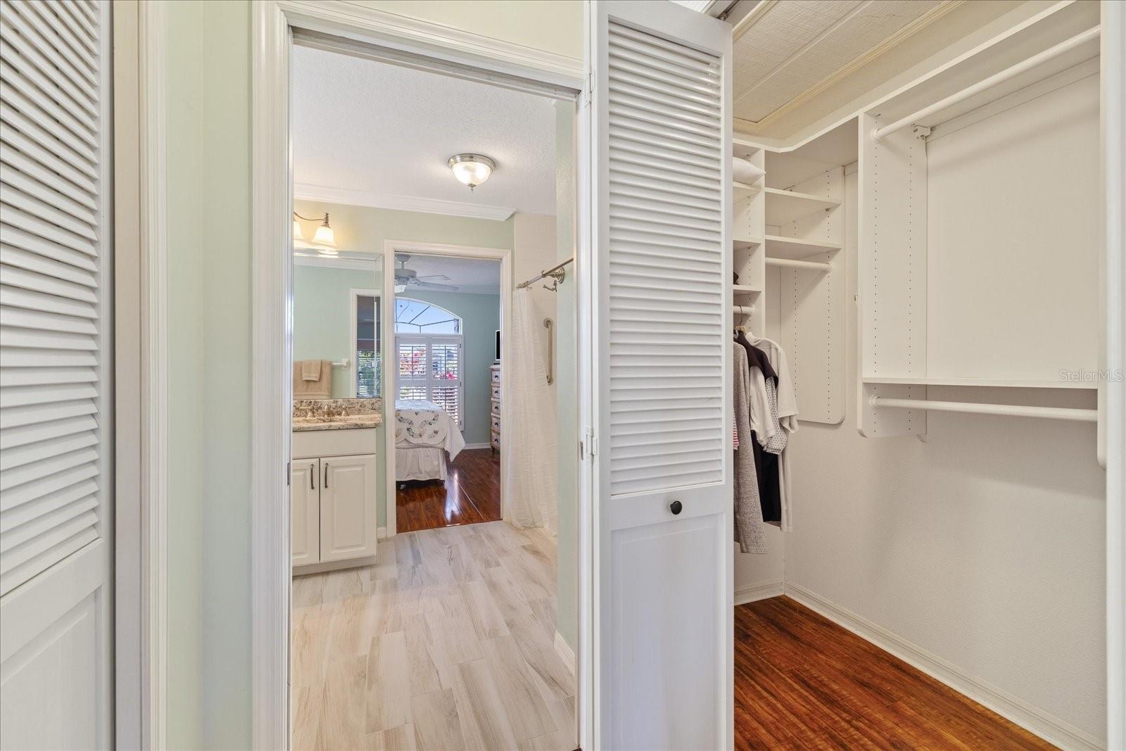 Listing photo id 31 for 9652 Oakwood Hills Court