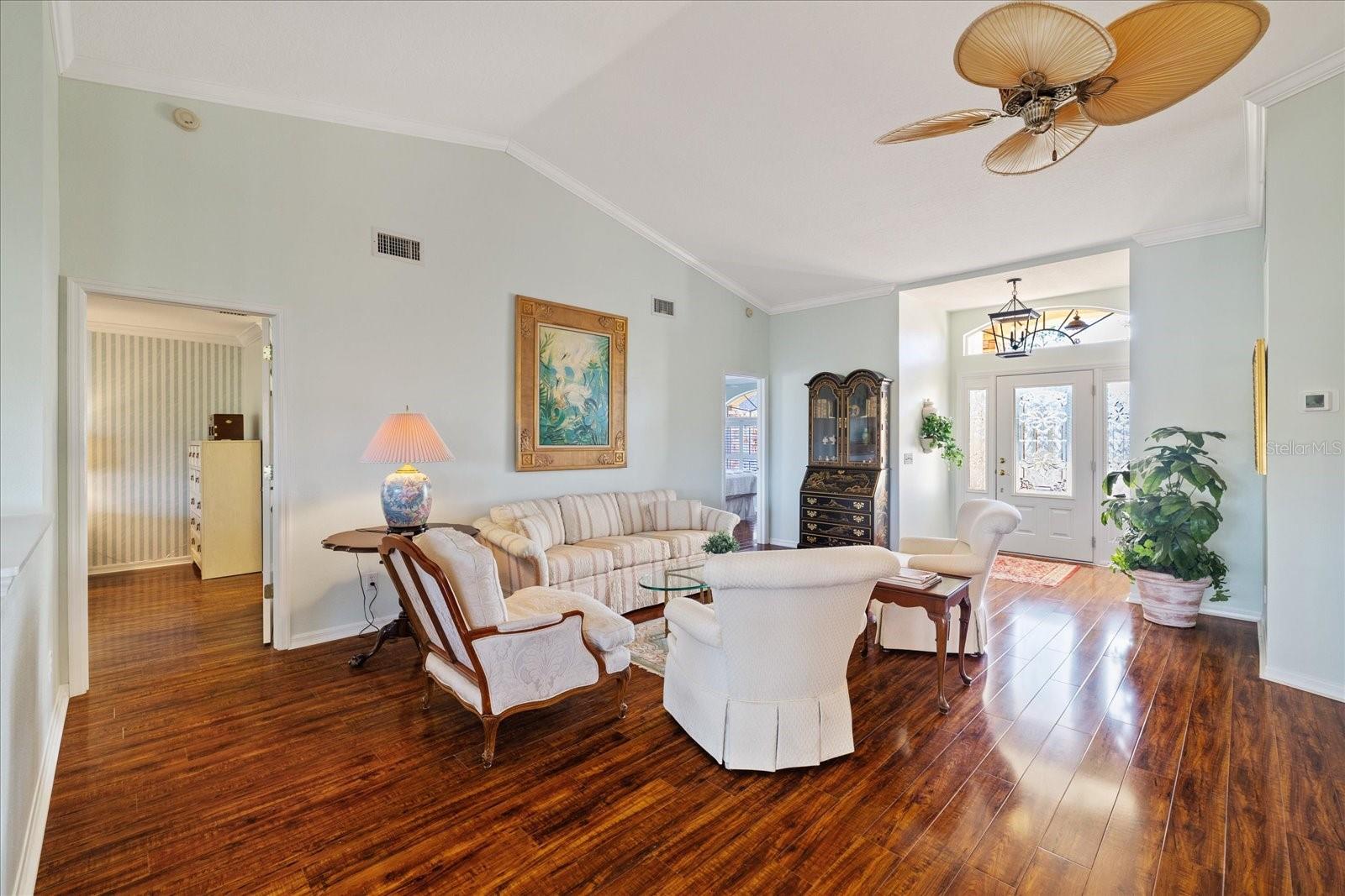 Listing photo id 35 for 9652 Oakwood Hills Court