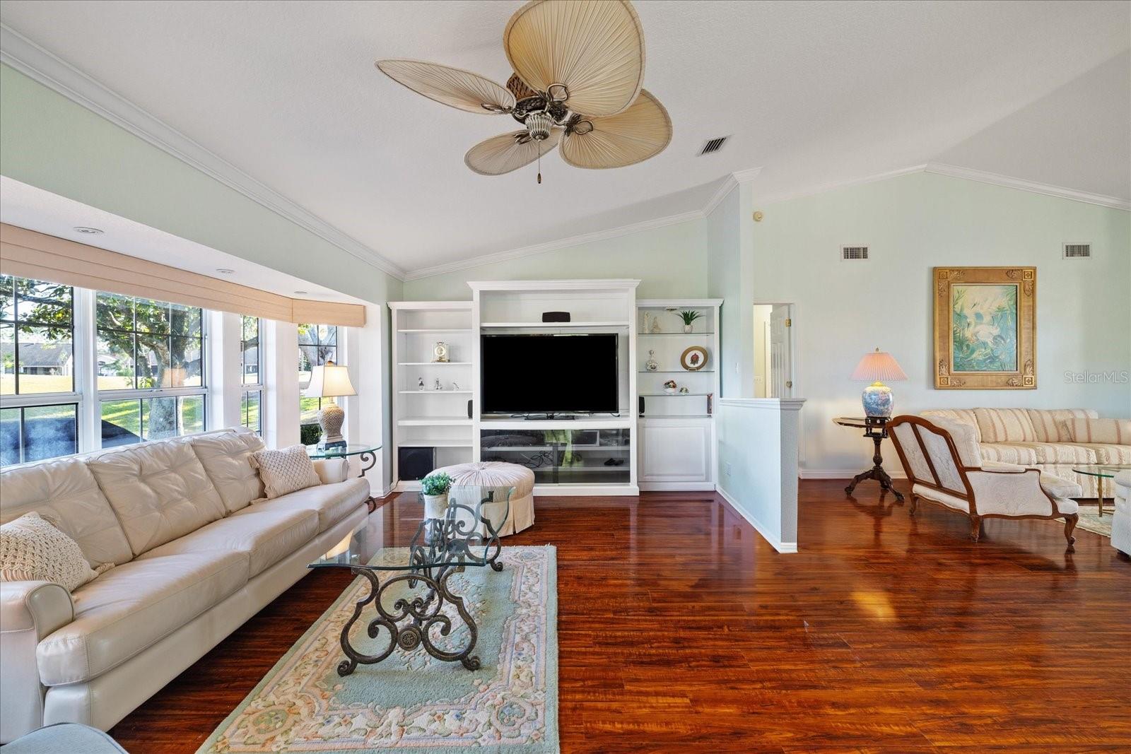 Listing photo id 36 for 9652 Oakwood Hills Court
