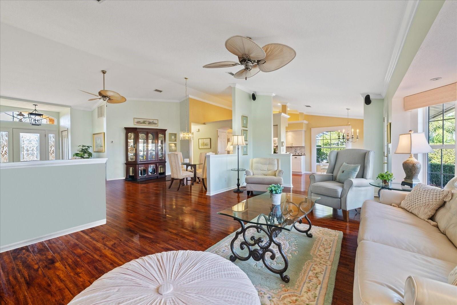 Listing photo id 37 for 9652 Oakwood Hills Court