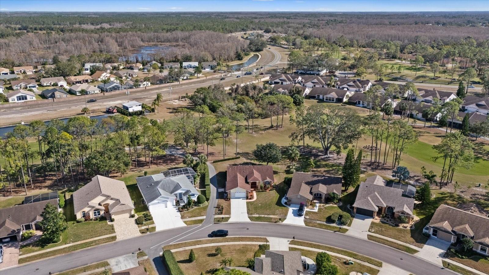 Listing photo id 2 for 9652 Oakwood Hills Court