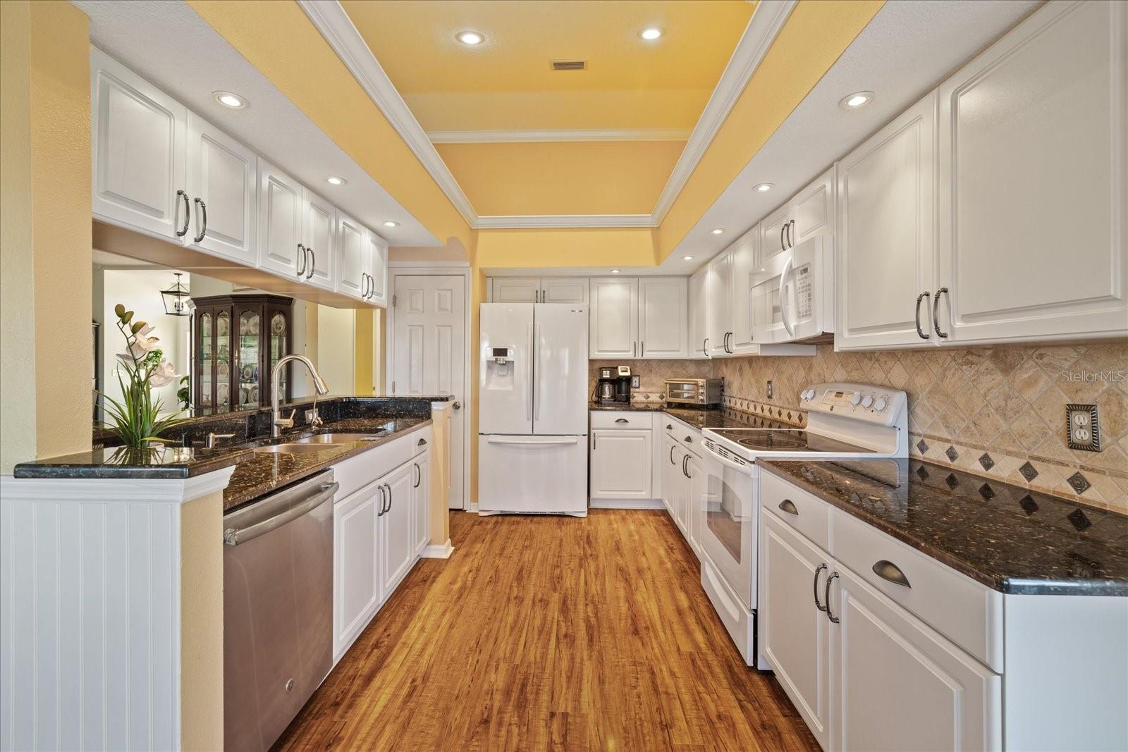 Listing photo id 38 for 9652 Oakwood Hills Court