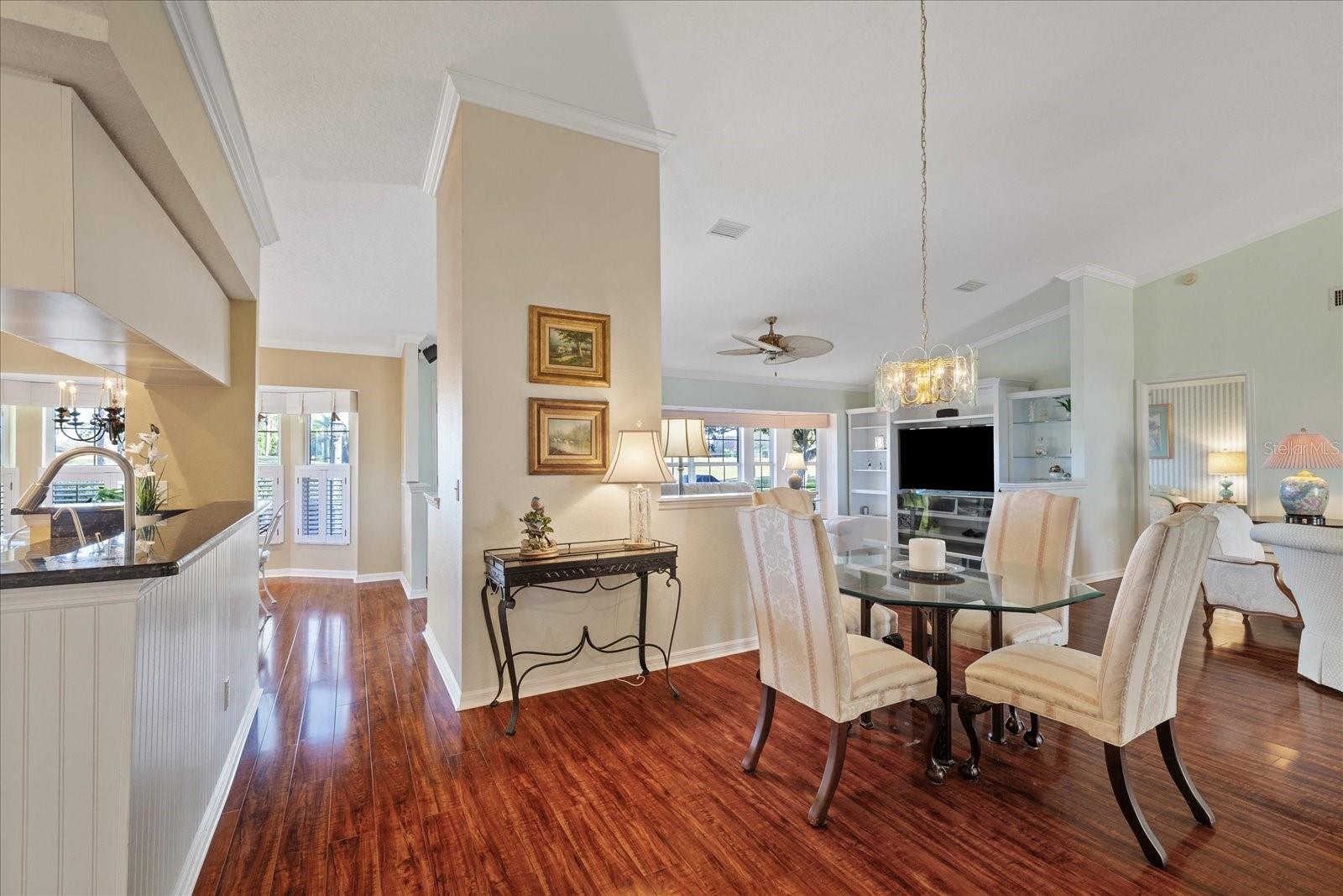 Listing photo id 41 for 9652 Oakwood Hills Court