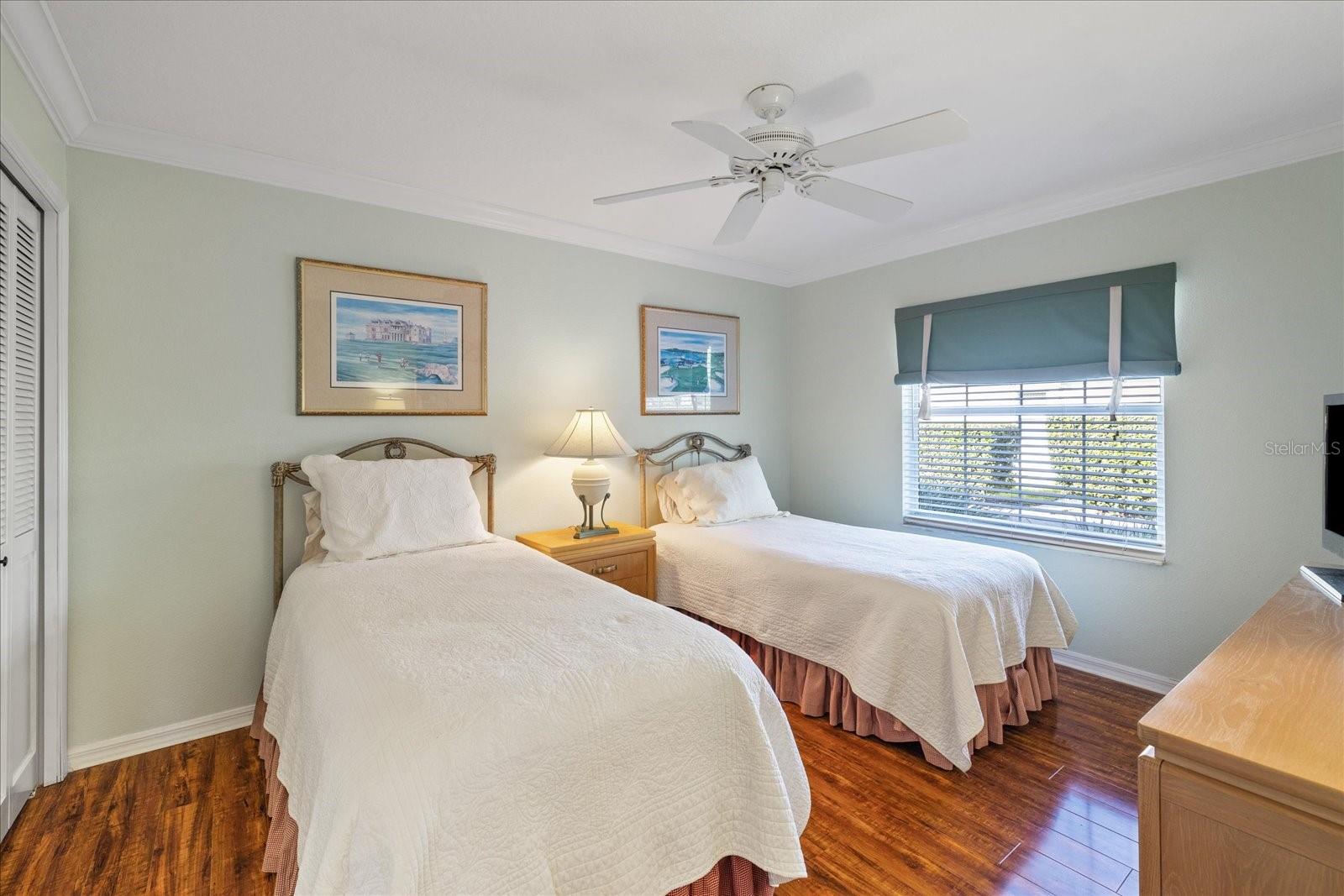 Listing photo id 42 for 9652 Oakwood Hills Court