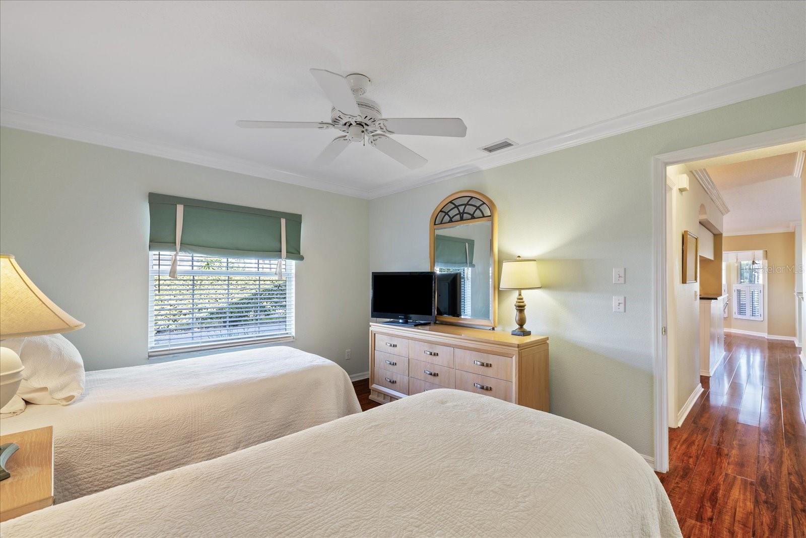 Listing photo id 43 for 9652 Oakwood Hills Court