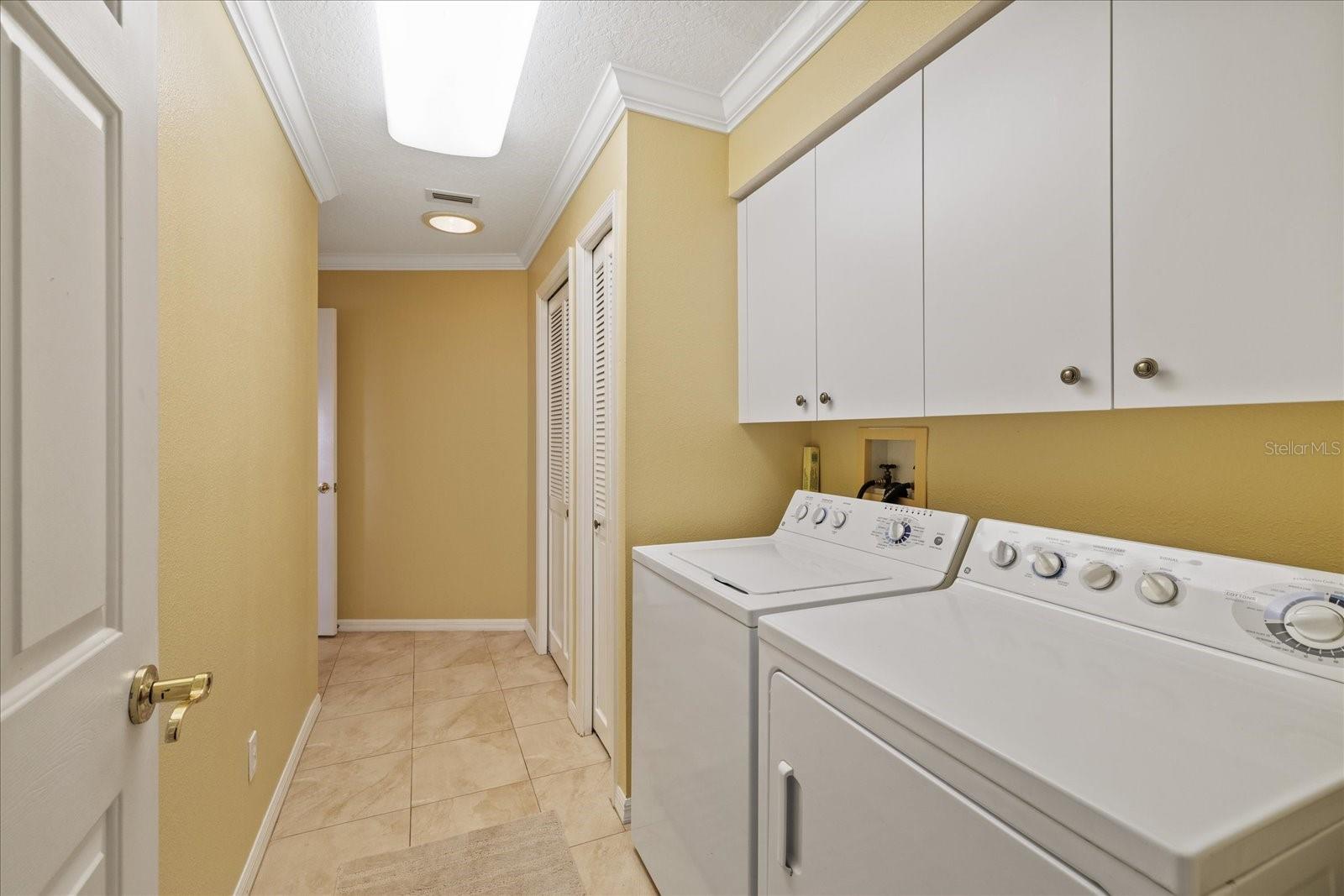 Listing photo id 45 for 9652 Oakwood Hills Court