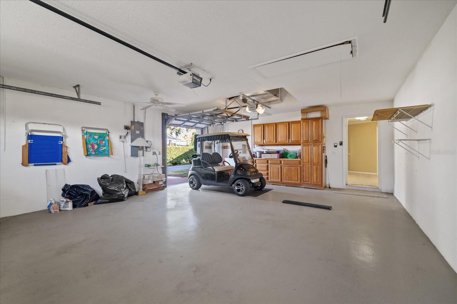 Listing photo id 47 for 9652 Oakwood Hills Court