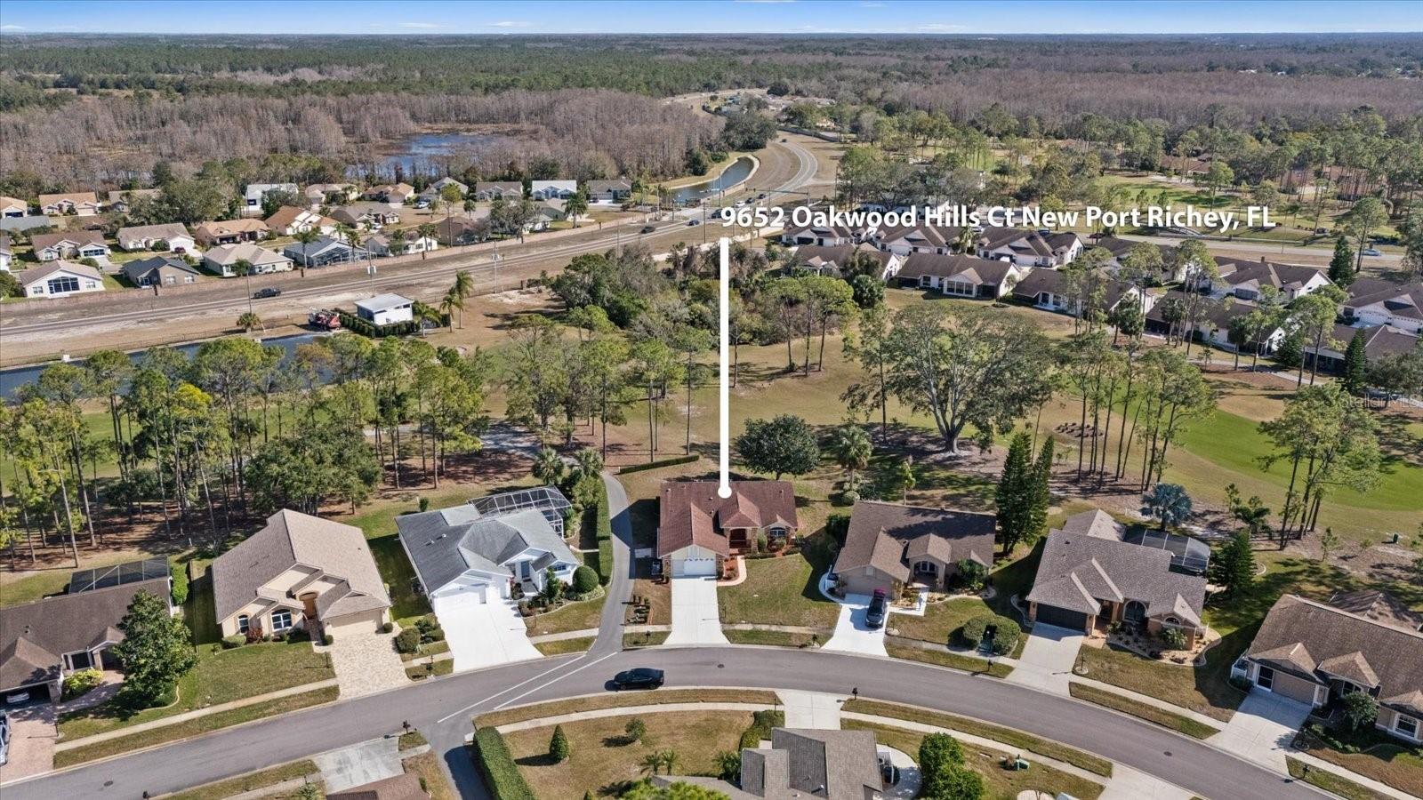 Listing photo id 3 for 9652 Oakwood Hills Court